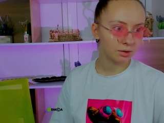 mila-glow webcam model stream image