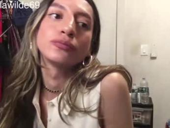 lolita_wilde390 webcam model stream image