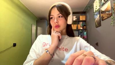 AraVanderwal webcam model stream image