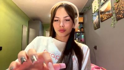 AraVanderwal webcam model stream image