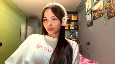 AraVanderwal webcam model stream image