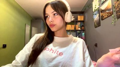 AraVanderwal webcam model stream image