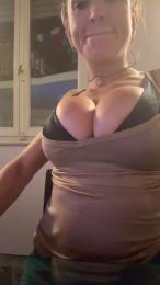 GloriousMILF webcam model stream image