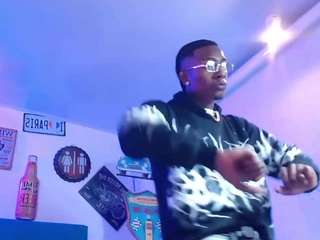 lili-and-breazer webcam model stream image