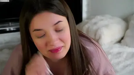 LowOncoming webcam model stream image