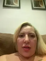 Juuhschmitt webcam stripchat model stream image