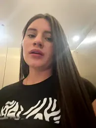 Isabella21_ webcam model stream image