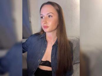 PLEELUS webcam model stream image