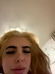 MarnieMarie webcam model stream image