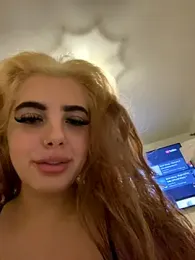 MarnieMarie webcam model stream image