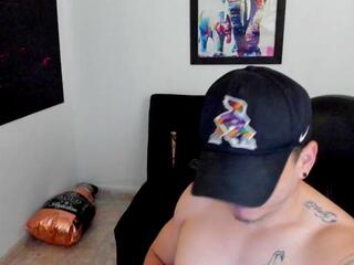 Ahiezer webcam model stream image