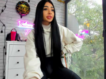 BritneyCharm webcam model stream image