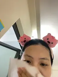 Lil-Gi webcam model stream image