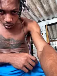 Larry-n-clouds webcam stripchat model stream image