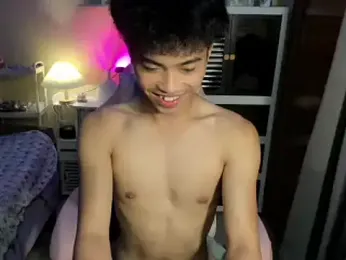 Midnight_snack webcam model stream image