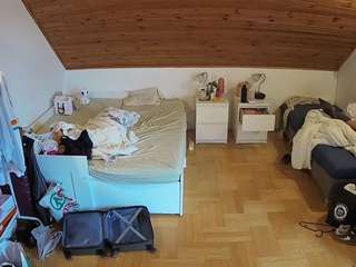 voyeurcam-julmodels-greybed-3 webcam model stream image