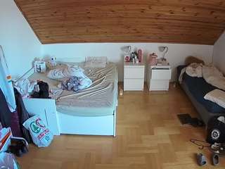 voyeurcam-julmodels-greybed-3 webcam model stream image