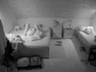 voyeurcam-julmodels-greybed-3 webcam model stream image
