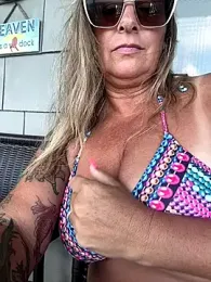 Aleesa_milfxo webcam model stream image