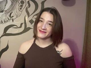 Kyong Niwa webcam model stream image