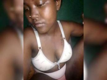 Davinalola webcam model stream image