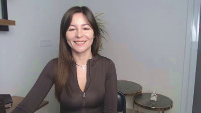 Verinikk_kiss webcam model stream image