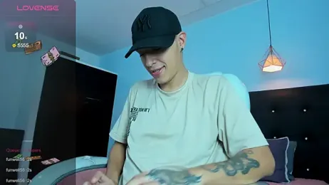 Lobo_17_ webcam model stream image