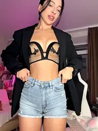 Yesmoree webcam model stream image