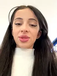 Yesmoree webcam model stream image