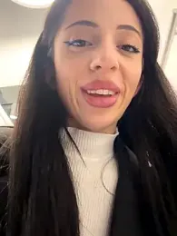 Yesmoree webcam model stream image