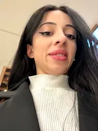 Yesmoree webcam model stream image
