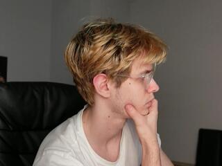 Logan Fraser webcam model stream image