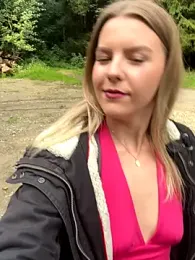 LaraBlond webcam model stream image