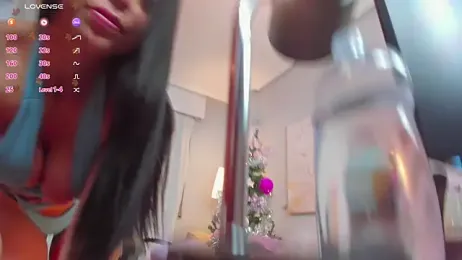 LeahJones_ webcam model stream image