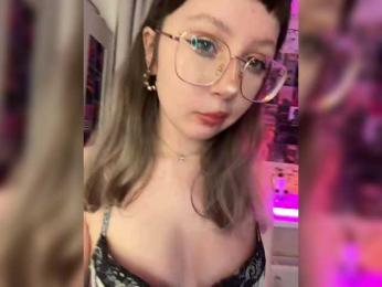henby_streams webcam model stream image