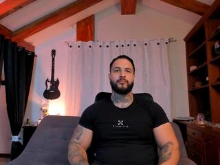 Max Dic webcam model stream image