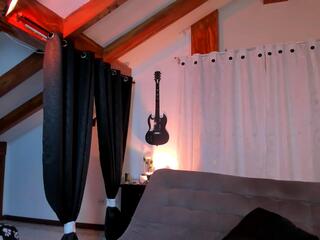 Max Dic webcam model stream image