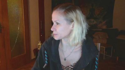 xcYola webcam model stream image