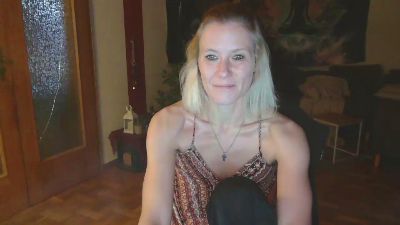 xcYola webcam model stream image