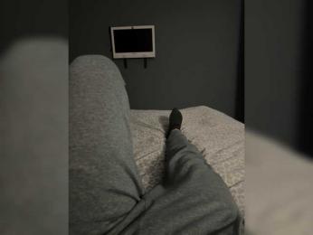 HiddenDesires webcam model stream image