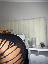 Bustygoddess32 webcam model stream image