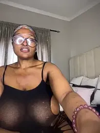 Bustygoddess32 webcam model stream image