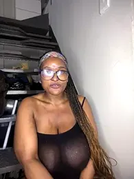 Bustygoddess32 webcam model stream image
