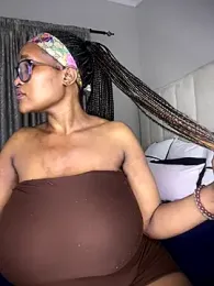 Bustygoddess32 webcam model stream image