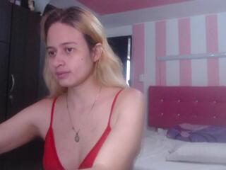 Amanda Roses webcam model stream image