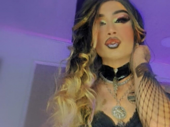 QueenSatin webcam model stream image