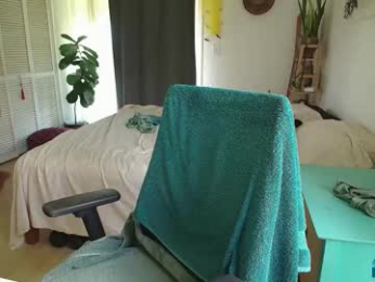 lailagetsnaked webcam chaturbate model stream image