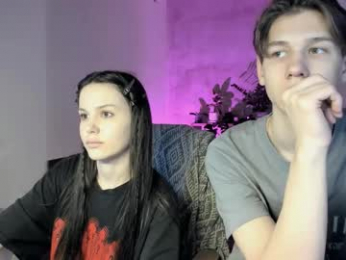 yourher0in webcam model stream image