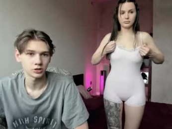 yourher0in webcam model stream image