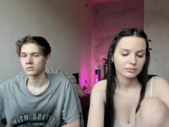 yourher0in webcam model stream image